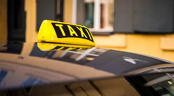 5 Essential Tips for Booking a Taxi in Saudi Arabia